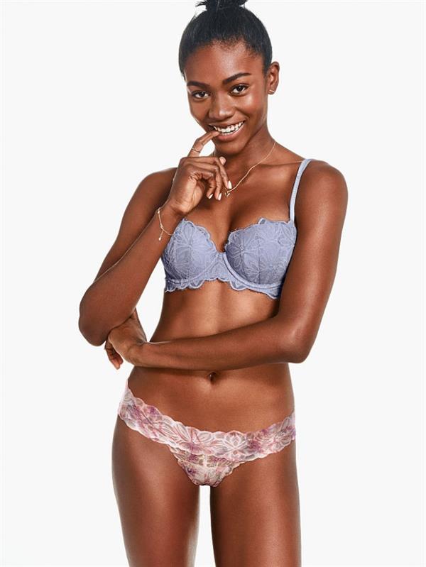 Zuri Tibby in lingerie