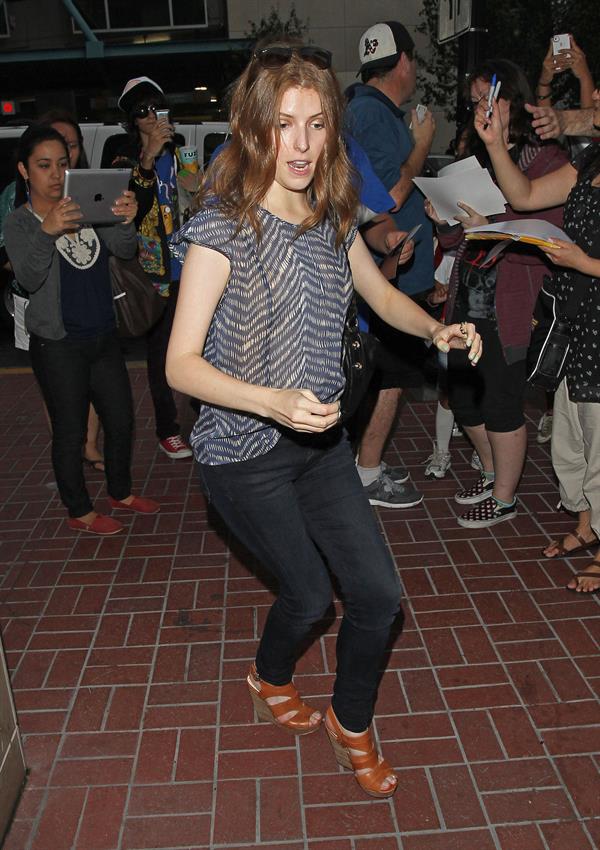Anna Kendrick - Arrives LAX & greets fans heading to Comic-Con in San Diego (July 13, 2012)