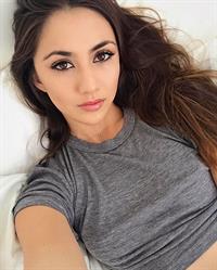 Lauren Rhoden taking a selfie