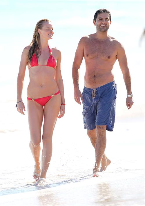 Anne Vyalitsyna bikini candids in Miami 11/22/12 