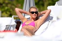 Anne Vyalitsyna bikini candids in Miami 11/23/12 