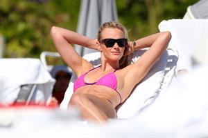 Anne Vyalitsyna bikini candids in Miami 11/23/12 