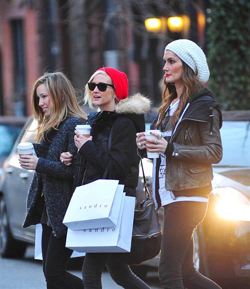 Ashlee Simpson shopping in NYC 1/6/13  