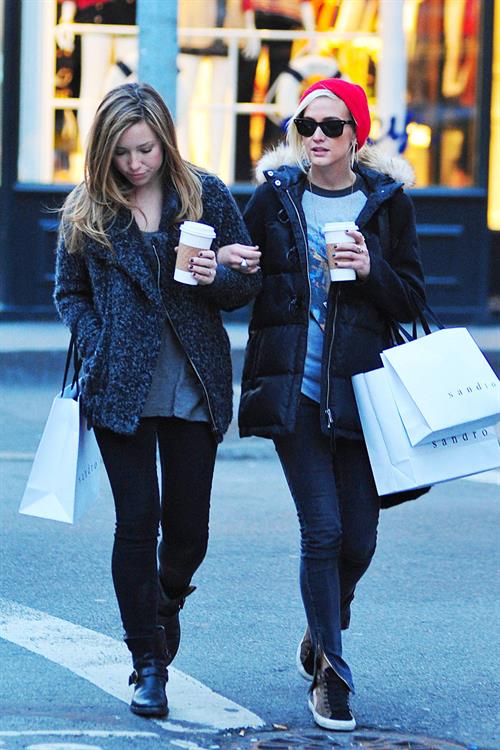 Ashlee Simpson shopping in NYC 1/6/13  