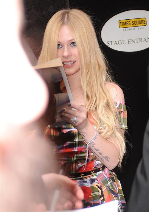 Avril Lavigne – “Good Morning America” NYC 11/5/13  