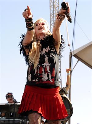 Avril Lavigne – iHeartRadio Music Festival 9/21/13  