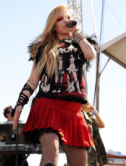 Avril Lavigne – iHeartRadio Music Festival 9/21/13  