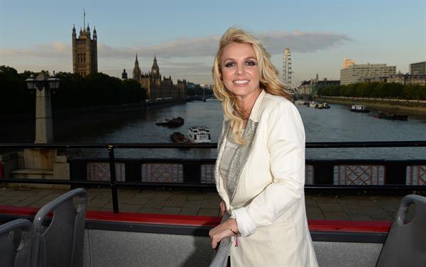 Britney Spears – sightseeing in London 10/15/13  