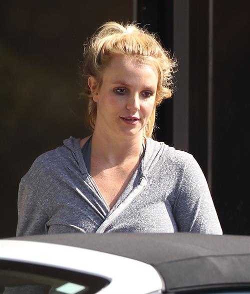 Britney Spears Leaving dance studio in Sherman Oaks, Los Angeles 23.10.2013 