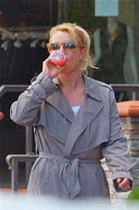 Britney Spears Heads to an appointment in Calabasas, California (November 17, 2012) 