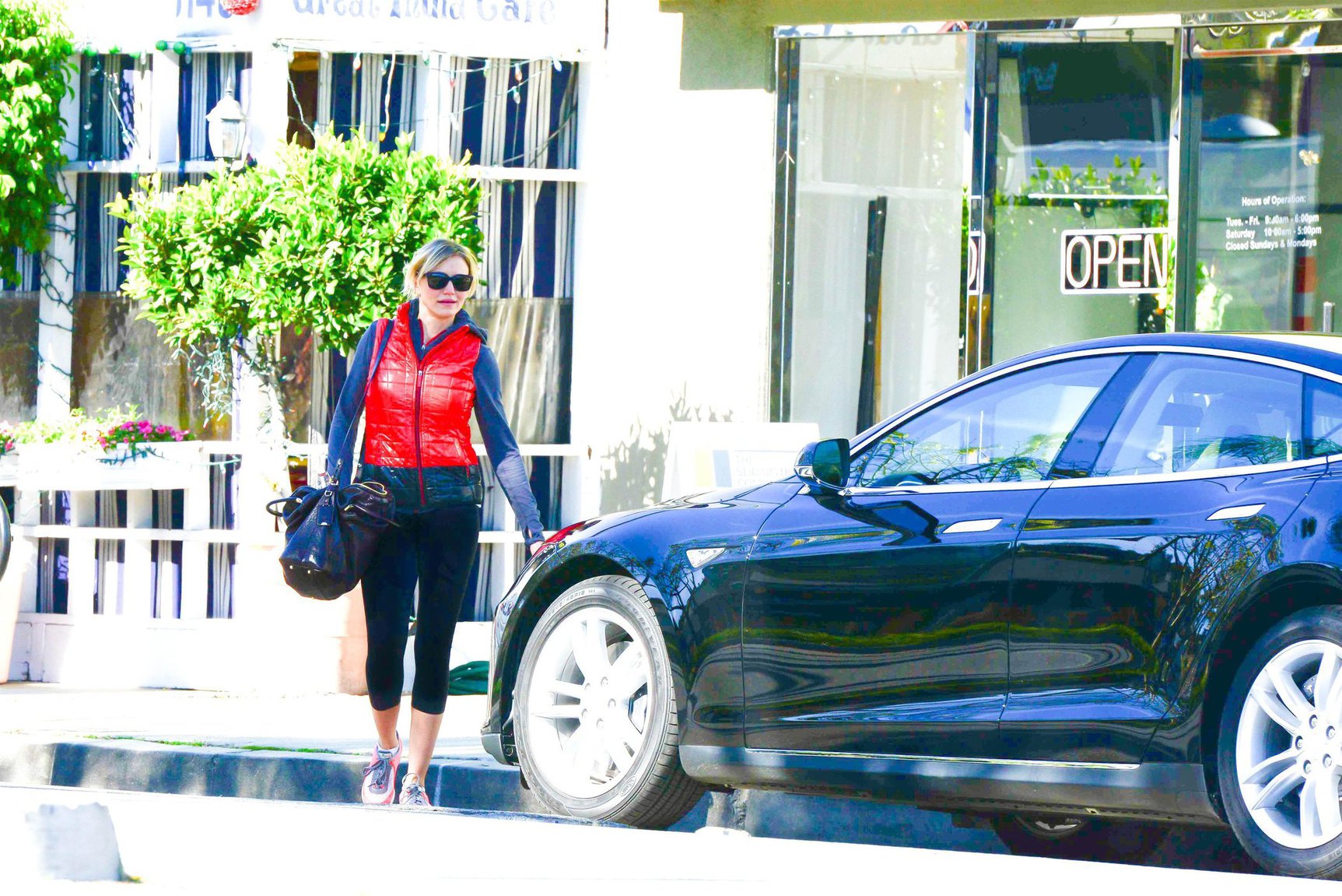 Cameron Diaz leaving the gym in Los Angeles 1/5/13 