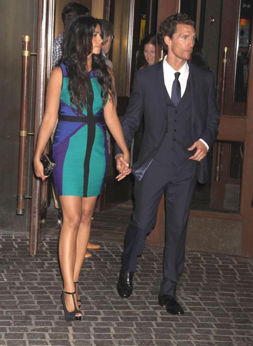 Camilla Alves pregnant in New York