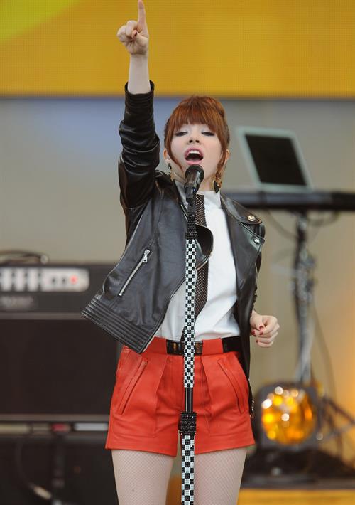 Carly Rae Jepsen - Performs Live as Part of Good Morning America's 2013 Summer Concert in New York City (14.06.2013) 