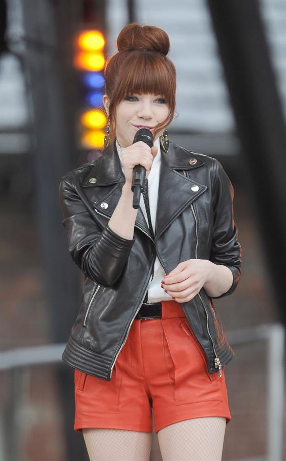 Carly Rae Jepsen - Performs Live as Part of Good Morning America's 2013 Summer Concert in New York City (14.06.2013) 