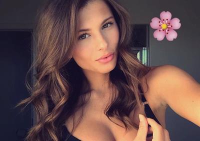 Shelby Bay taking a selfie