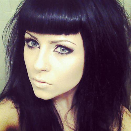 Neon Lynxie taking a selfie