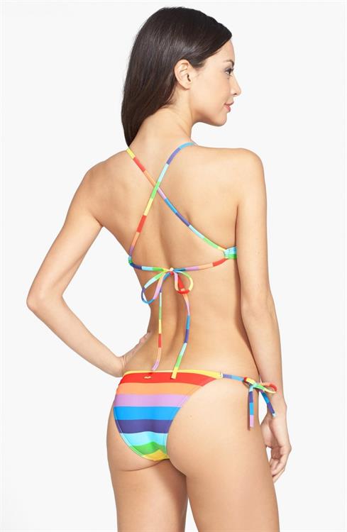 Mayra Suárez in a bikini - ass