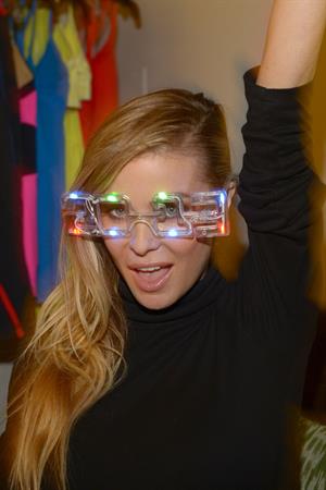 Carmen Electra Preparing for her FONey Years Eve Appearance in LA 26.12.12 