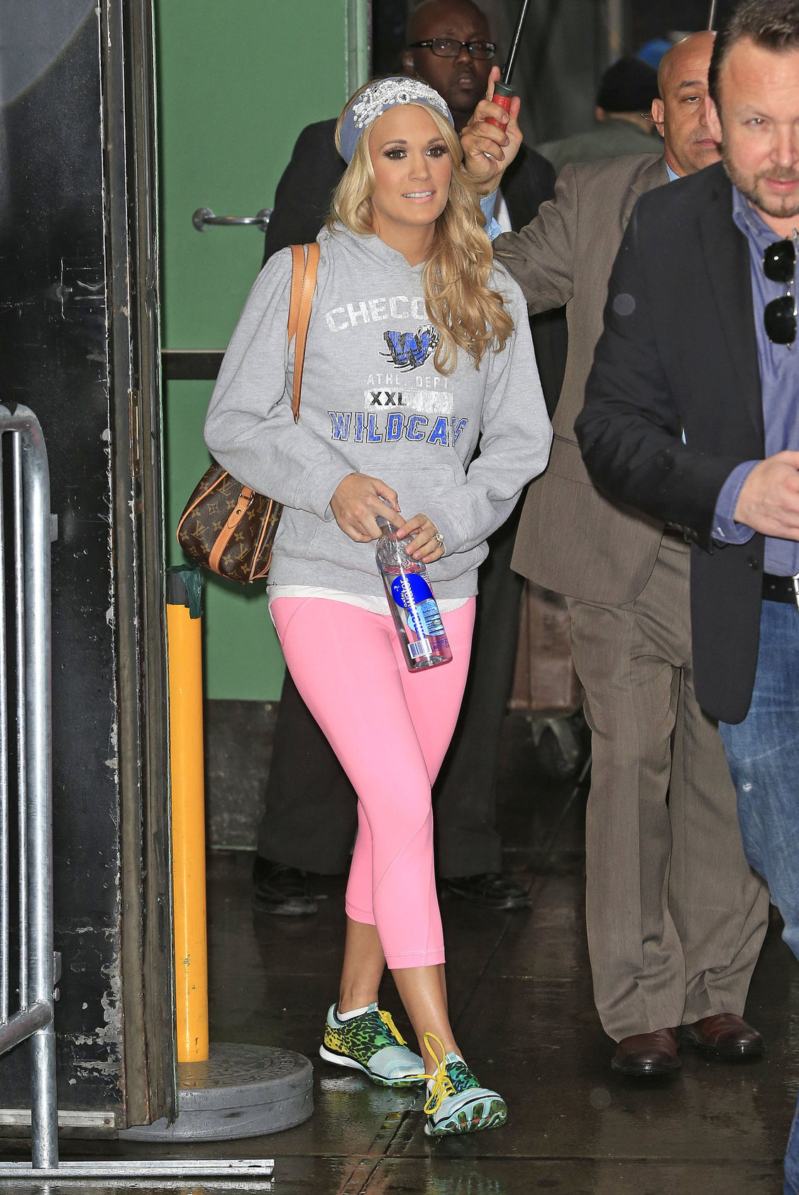 Carrie Underwood Pictures Carrie Underwood “Good Morning America” departure candids in New York, November 1, 2013