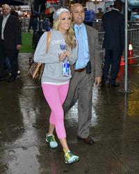 Carrie Underwood “Good Morning America” departure candids in New York, November 1, 2013 