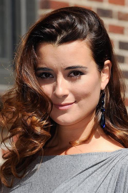 Cote De Pablo outside the Ed Sullivan Theater for Letterman on April 25, 2011 