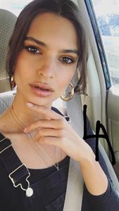 Emily Ratajkowski Selfie Pictures Emily Ratajkowski taking a selfie