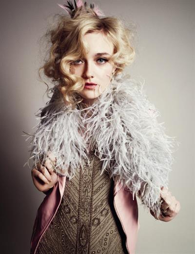 Dakota Fanning Wonderland magazine Apr/May 2012 