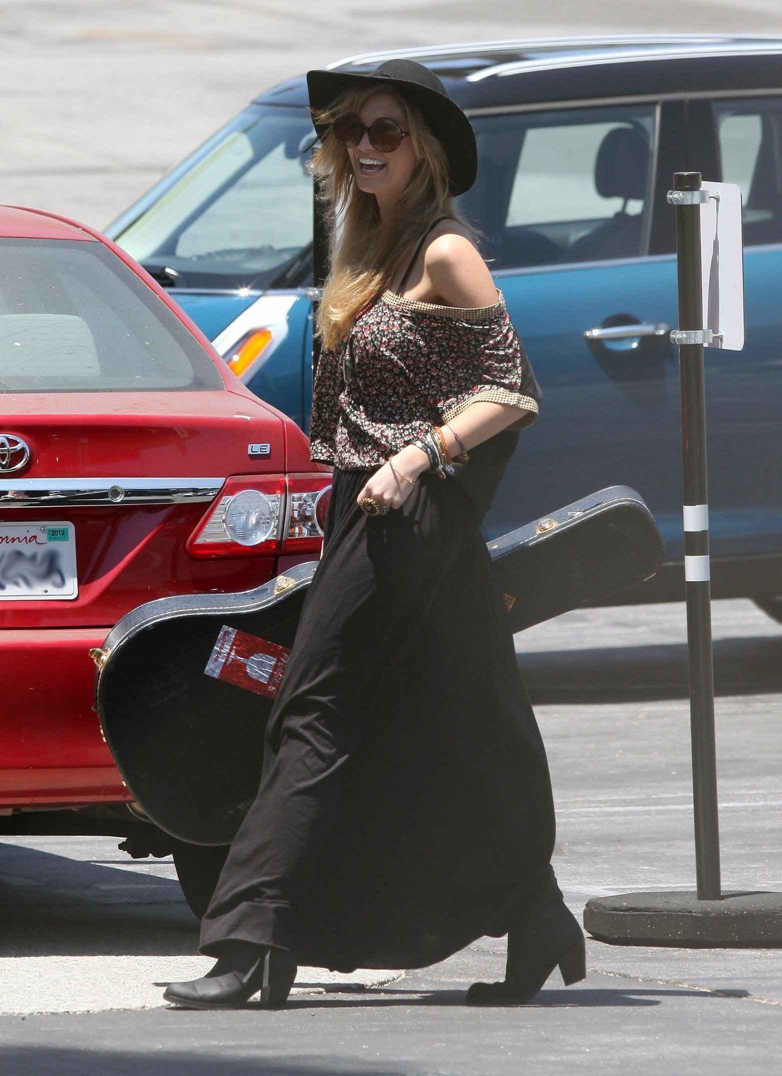 Delta Goodrem - Heads to Capital Records in Hollywood - July 6, 2012 