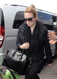 Demi Lovato - Leaves London Heathrow Airport in London (01.06.2013) 