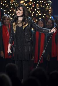 Demi Lovato TNT Christmas 2012 @ the National bldg Museum in WA 12/9/12 