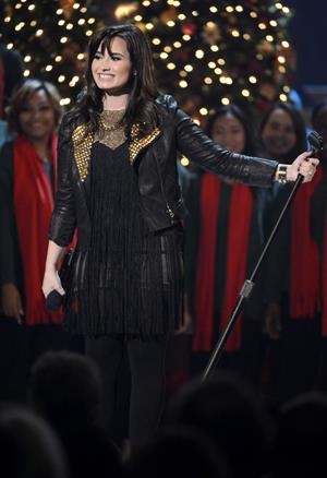 Demi Lovato TNT Christmas 2012 @ the National bldg Museum in WA 12/9/12 