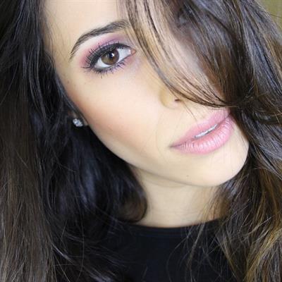 Sierra Dallas taking a selfie