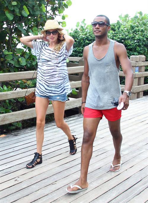 Doutzen Kroes bikini beach pictures in Miami August 16, 2012