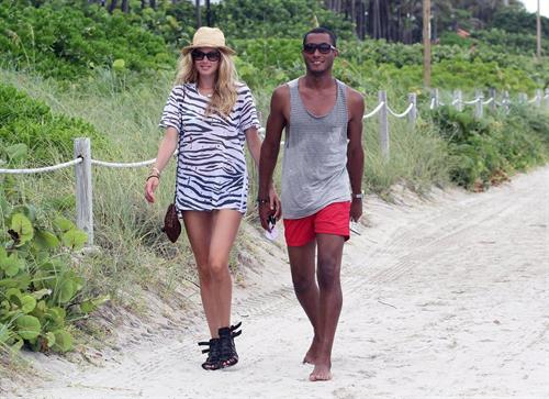 Doutzen Kroes bikini beach pictures in Miami August 16, 2012