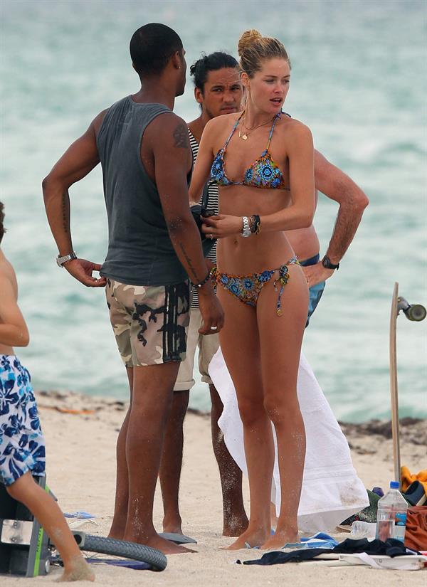 Doutzen Kroes bikini candids on the beach in Miami, Florida Augusts 15, 2012