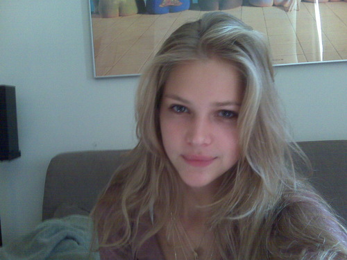 Esti Ginzburg taking a selfie