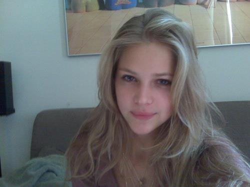 Esti Ginzburg taking a selfie