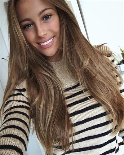 Mathilde Gøhler taking a selfie