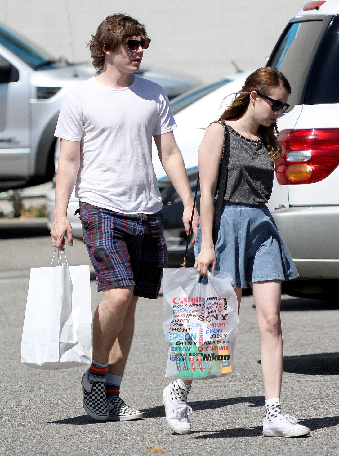 Emma Roberts - Spotted shopping at Samy's in Los Angeles (30.03.2013) 