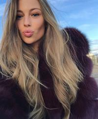 Mathilde Gøhler taking a selfie