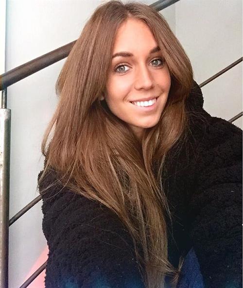 Talisa Loup taking a selfie