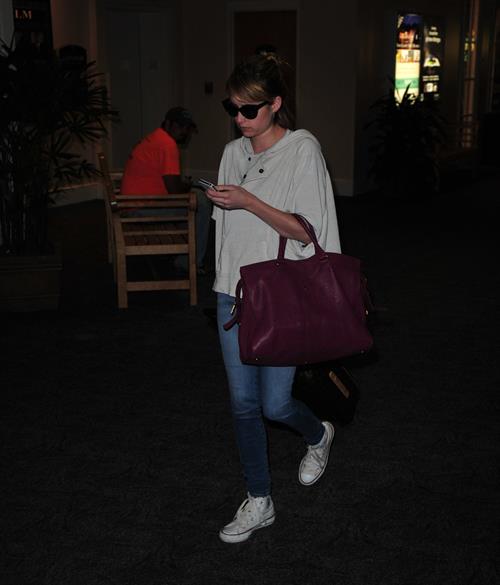 Emma Roberts lands in Wilmington to continue filming 'We're the Millers' (09 August 2012)