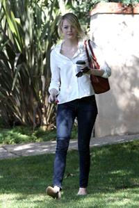 Emma Stone in Jeans walking in Los Angeles (10/08/12) 