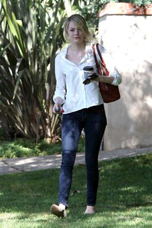 Emma Stone in Jeans walking in Los Angeles (10/08/12) 