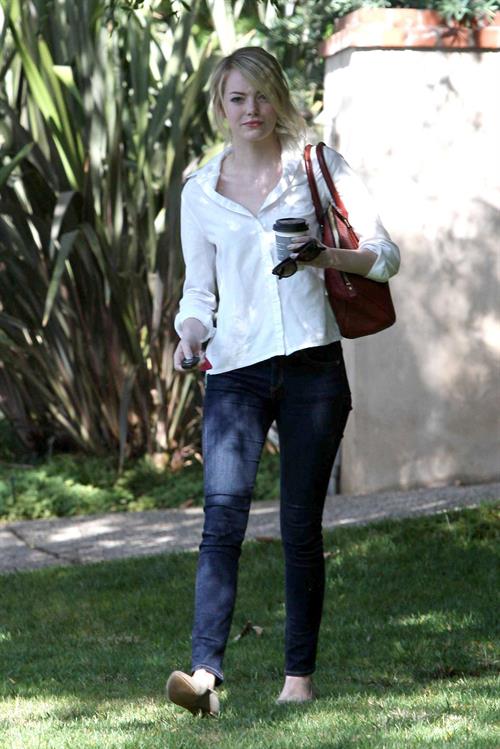 Emma Stone in Jeans walking in Los Angeles (10/08/12) 