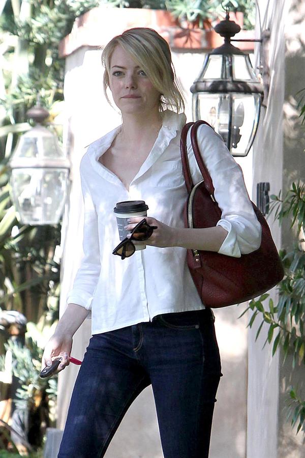 Emma Stone in Jeans walking in Los Angeles (10/08/12) 