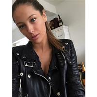 Mathilde Gøhler taking a selfie