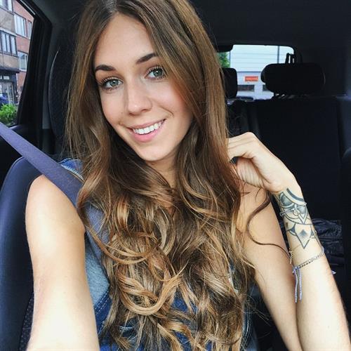 Talisa Loup taking a selfie