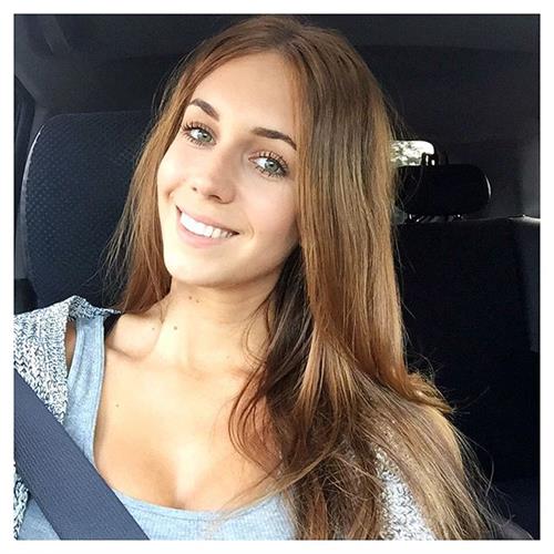 Talisa Loup taking a selfie