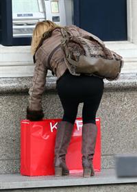 Geri Halliwell grabs a coffee in London February 4, 2013